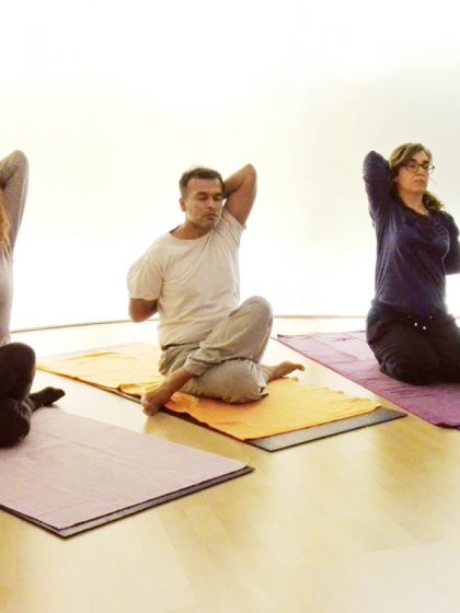 gomukhasana, yogaübung zur Diskretion